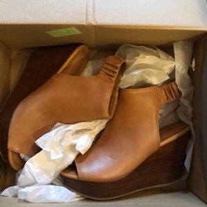 Reaction Kenneth Cole Wedges